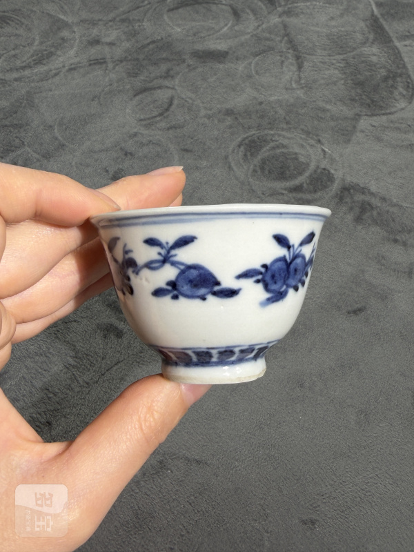 清乾隆青花三多纹小杯 - 图3